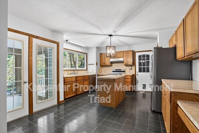 Photo - 407 Grenham Rd