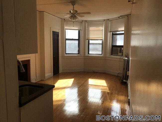 Photo - 91 Westland Ave Unidad 300