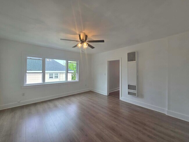 1021 Clara Ave Unit Upper