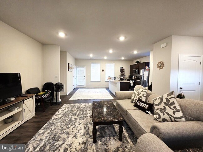 Photo - 407 Stream Valley Ct