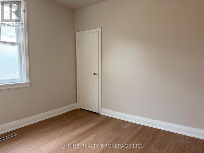 Photo - 367 Springbank Dr