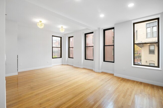 Photo - 4 Charlesgate E Unit 201