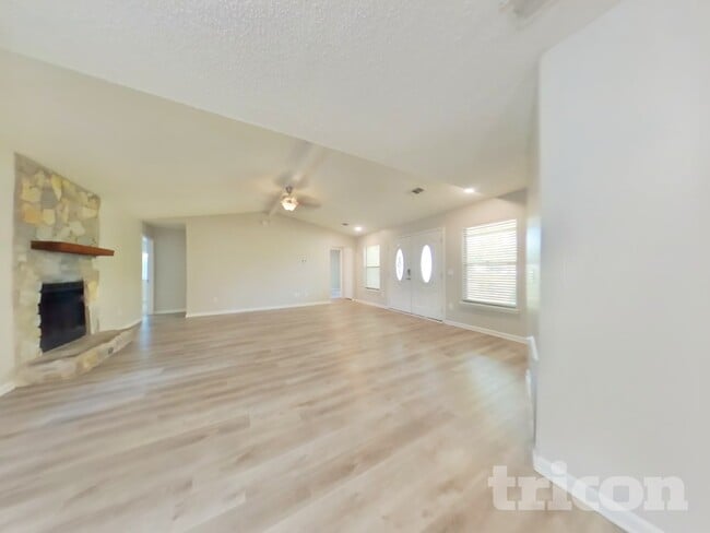 605 Richard Lee St