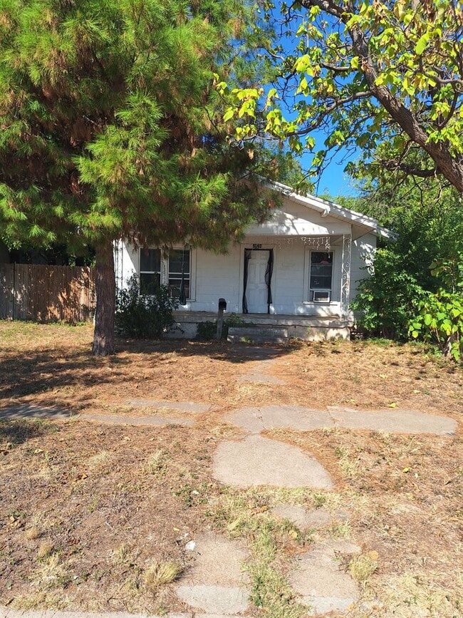 Building Photo - Three bedroom home in the heart of Abilene!