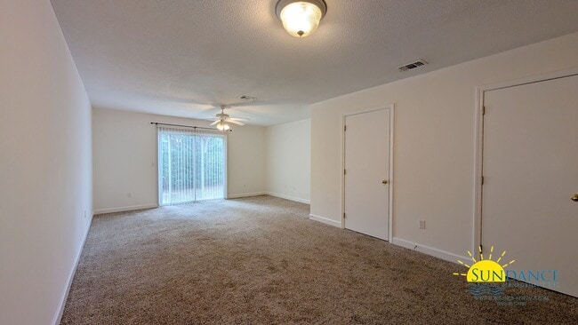 Photo - 102 Duloft St