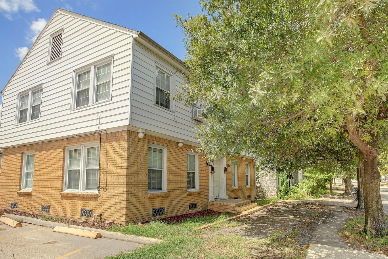 Photo - 1935 Richmond Ave