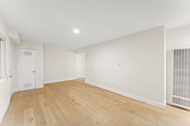 Photo - 231 E Hyde Park Blvd Unit 1