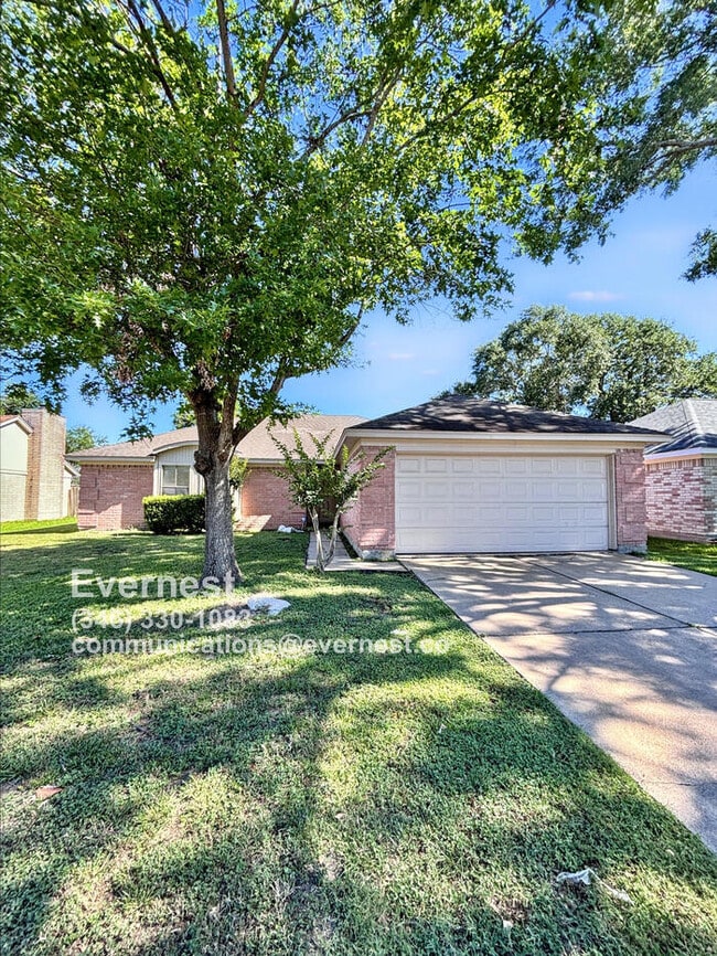 Charming 3-Bedroom Home with Spacious Yard... - Charming 3-Bedroom Home with Spacious Yard...