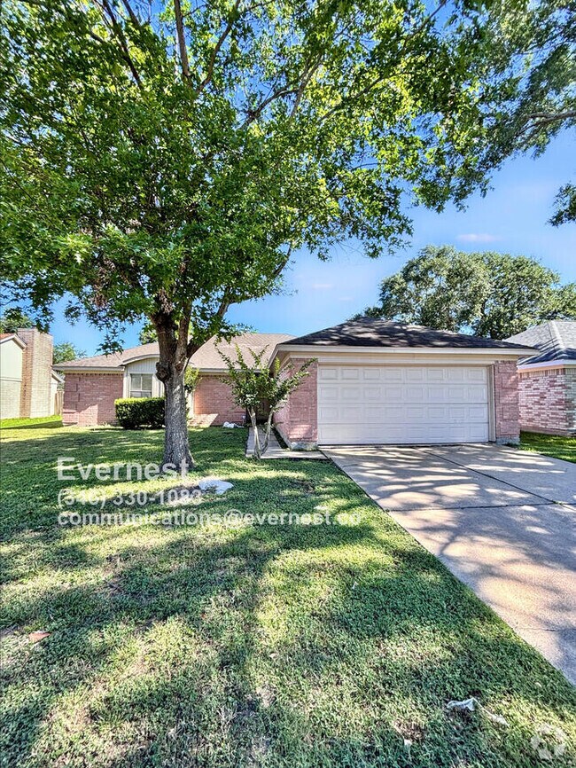Building Photo - Charming 3-Bedroom Home with Spacious Yard...