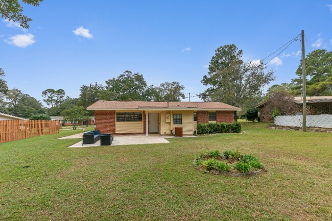 Photo - 2003 Roebuck St