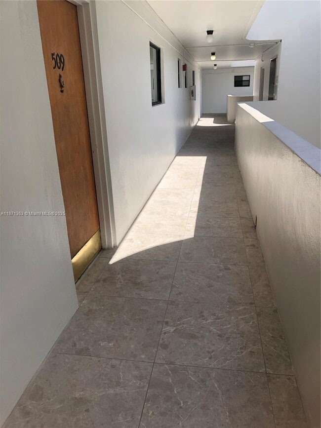 Photo - 8100 Byron Ave Unidad 509