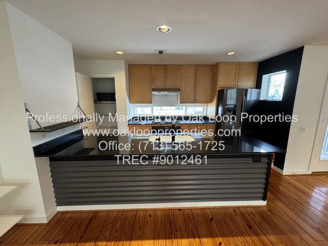 4516 Montrose Blvd