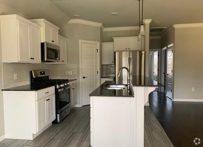 Building Photo - 910 Lakeview Dr Rental