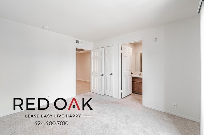 Building Photo - 4651 Cahuenga Blvd Unit 211 Rental