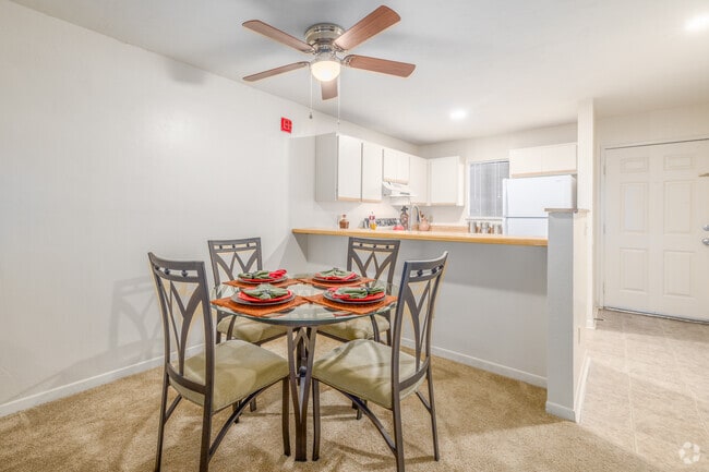 2BR, 2BA - 874SF - Dining Room