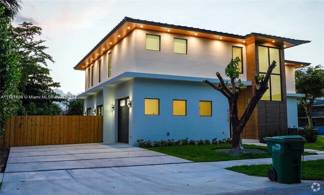 Building Photo - 8410 SW 65th Ave Rental