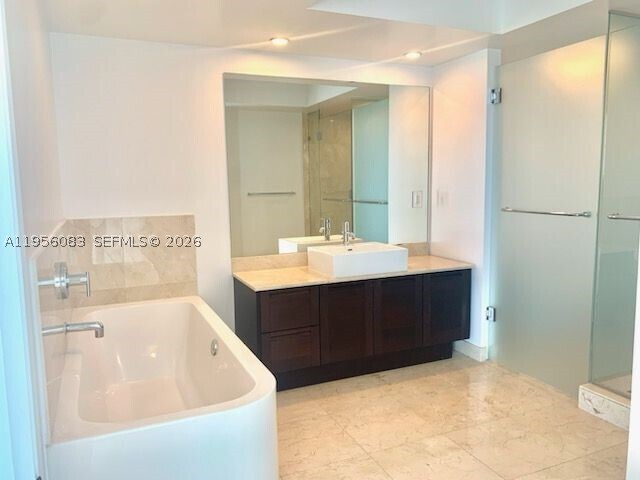 Photo - 250 sunny 901 Unit 901