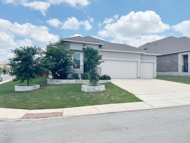 Building Photo - This stunning, 4BED/2BATH, well maintained... Rental
