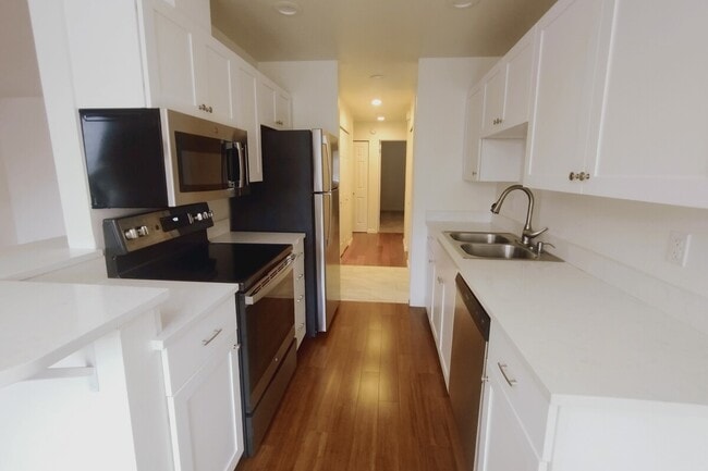 Cocina 108 con encimeras de cuarzo - Beachwood Homes in Kirkland