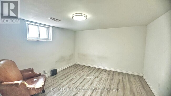 Photo - 1018 Kennedy Rd