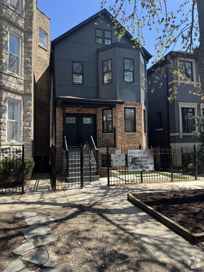 Building Photo - 1709 N Maplewood Ave Rental
