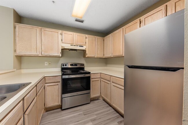 Photo - 4057 Crockers Lake Blvd Unidad 13