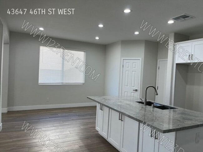 Photo - 43647 46th St W