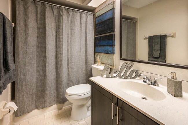 2BR, 1BA - 1,012SF - Bathroom - Water's Edge