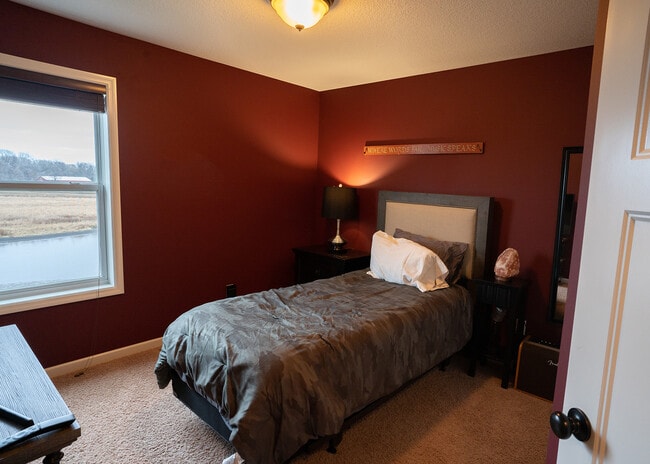 Photo - 8481 Portage Ln E