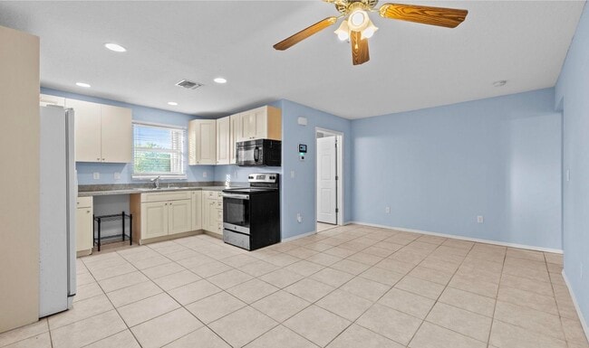 Photo - 141 NE Naranja Ave