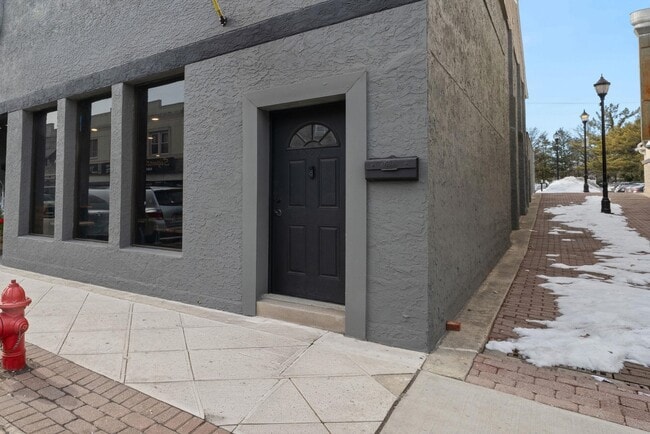 Building Photo - 227 Franklin Ave