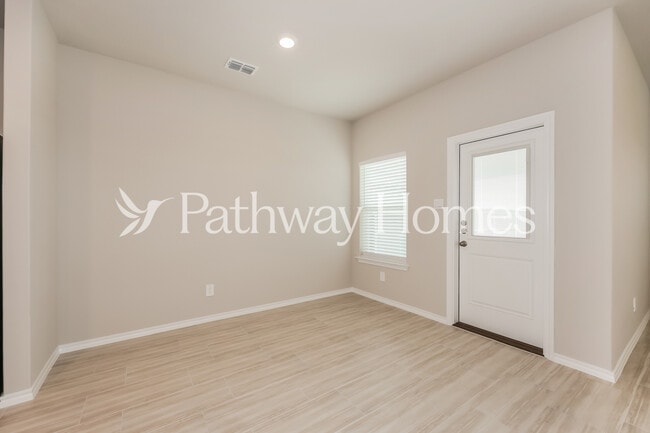 Photo - 908 Birch Dr