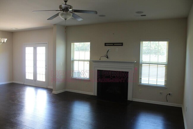 Photo - 204 Alderside Pl