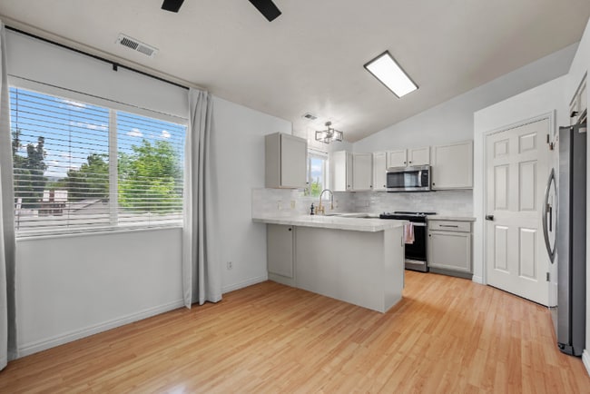 Photo - 617 S 1370 W