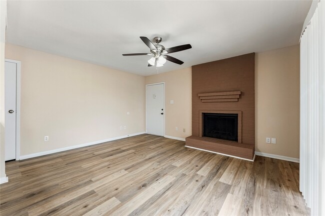 Photo - 3919 Fairmont Pkwy