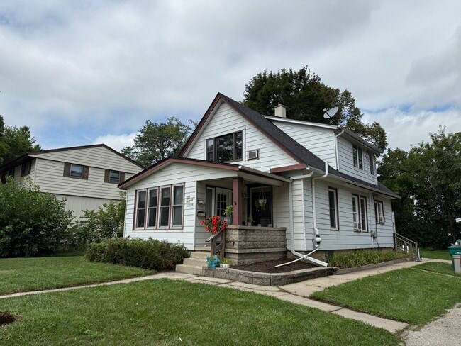 Building Photo - N89W15958 Main St Rental