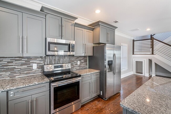 Photo - 229 Woodward Ave SE