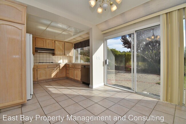 3 br, 3 bath House - 6485 Ridgewood Drive - 3 br, 3 bath House - 6485 Ridgewood Drive