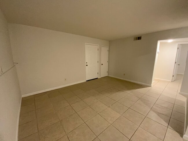 Photo - 211 Snead Dr Unidad Apt 2