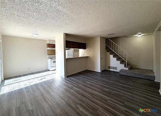 Photo - 1202 Covey Ln Unidad D