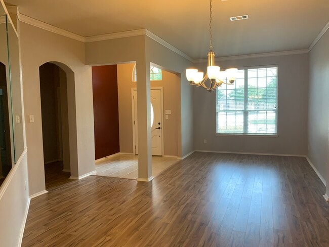 Photo - 2031 Trail Gln