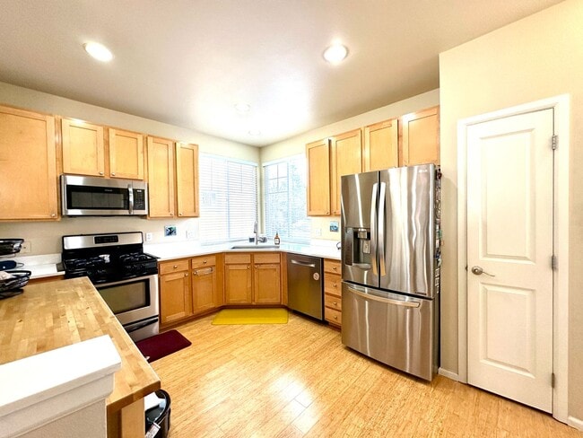 Photo - 3bd/2.5ba Sammamish Townhouse