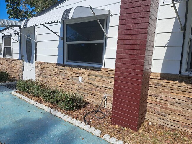 Photo - 1040 65th St S