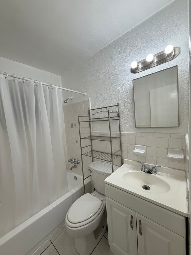 Bathroom - 2513 McKinley St Unit 2513 McKinley St