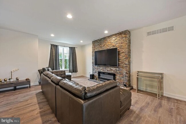 Photo - 1340 Carrick Ct