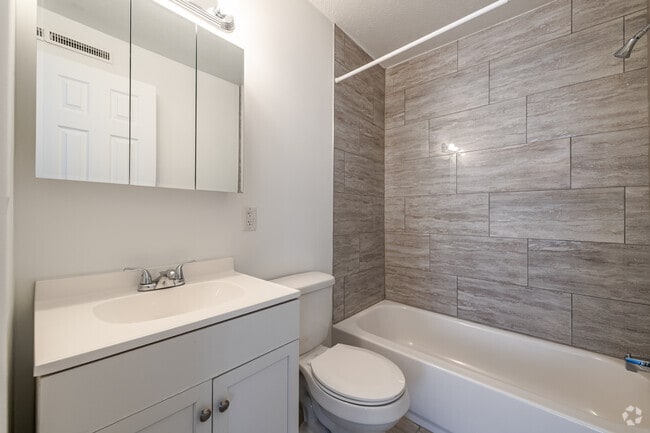 1BR, 1BA - 600SF
