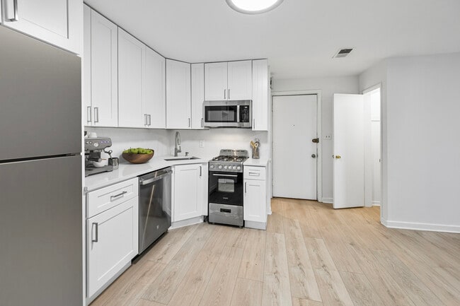 Photo - 3037 N Southport Ave Unit 2R