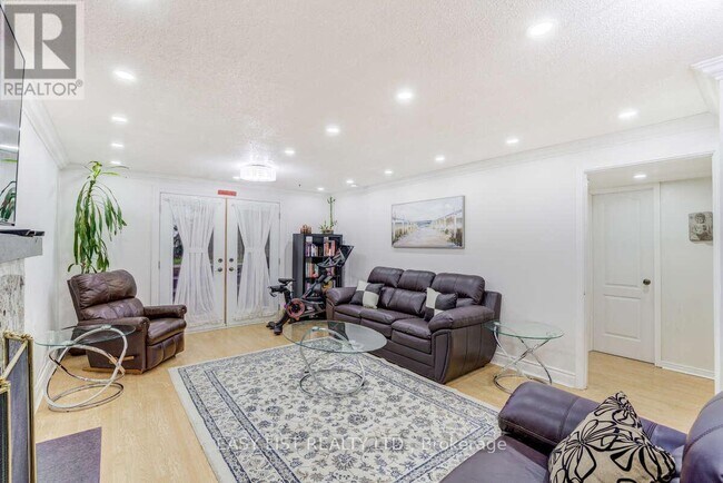 Photo - 946 McBride Ave