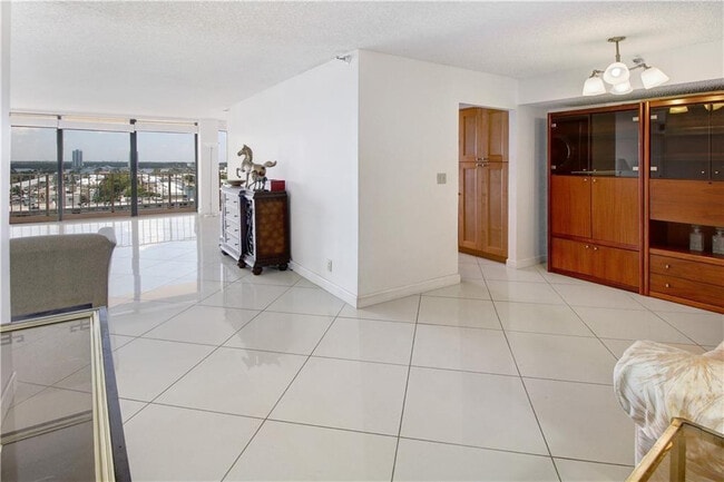 Photo - 290 174th St St Unit 1401