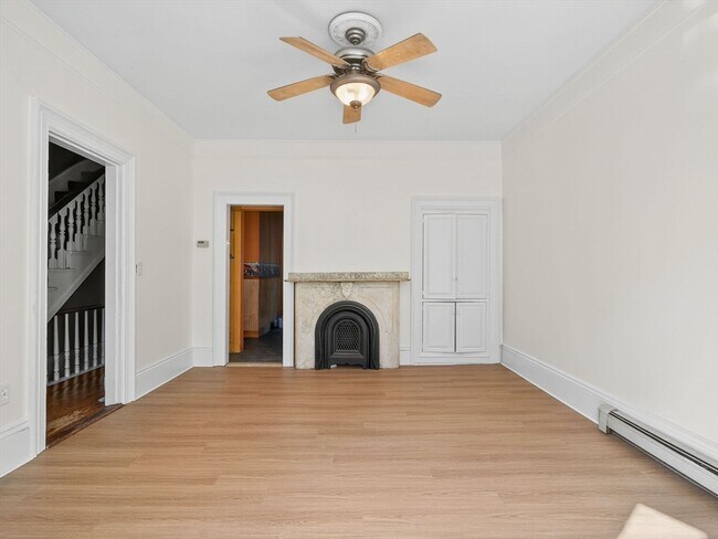 Photo - 404 E 7th St
